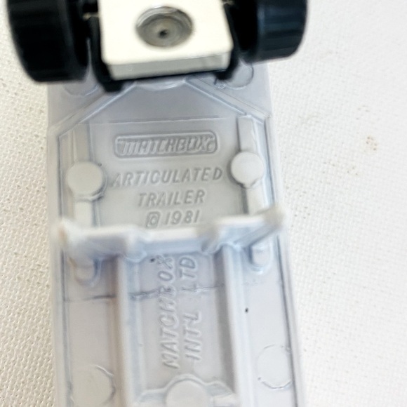 1981 Matchbox Mack Truck W/ Lucky Grocery Trailer 7” - Picture 7 of 8